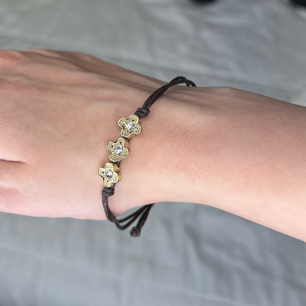 Shiny gold coloured bracelet